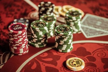 Live Lightning Baccarat dealer studio at nanastoto heylink with card shoe and multiplier display